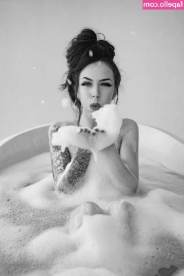 Molly Rennick [ molly-rennick-1 ] - Available for playing with you