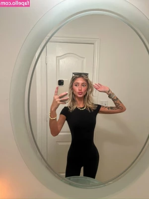 Sophie Ogle [ sophie-ogle-2 ] - Gettin sweaty
