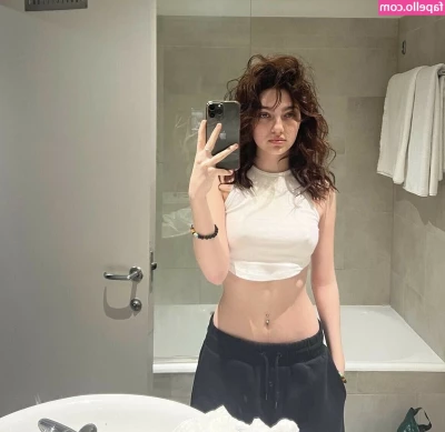 Emily Carey [ emily-carey ] - Who wants to rub this in for me 🤪