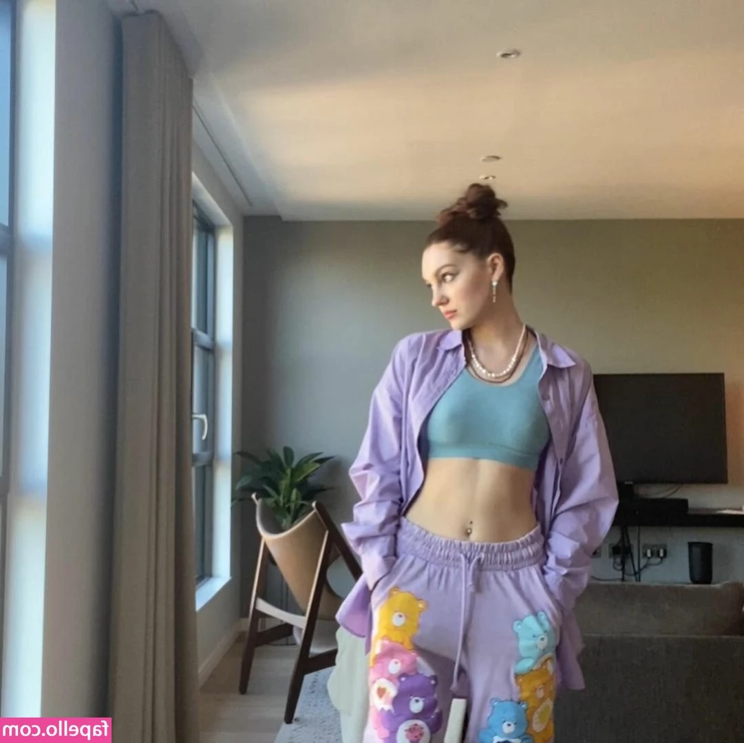 Emily Carey [ emily-carey ] - I love being a kinky little slut for you guys