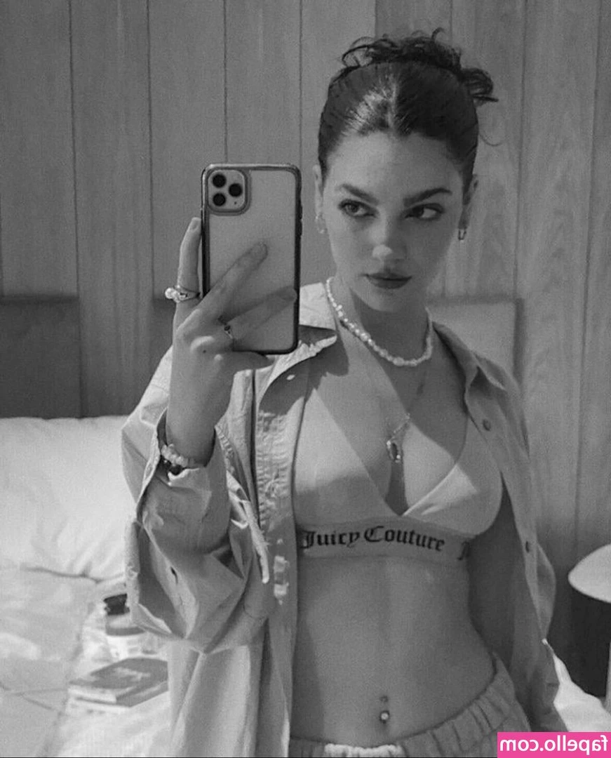 Emily Carey [ emily-carey ] - Gods i love it when he makes me scream and moan   Happy Titty
