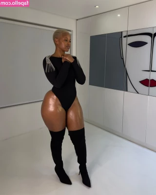 Faustina Thobakgale [ faustina-thobakgale ] - Sensualidade de mulher