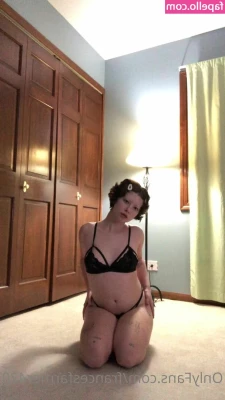 Chloe Woodard [ chloe-woodard ] - Huge upside down heart shaped calf muscles pumping them out for you