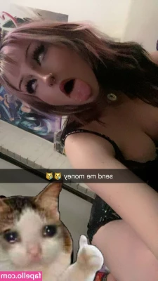 diamondtierpussy - who wants a bite    message me for more