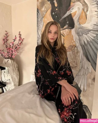 Mihalina Novakovskaya [ mihalina-novakovskaya ] - How would you take me right now daddy?? I want you to have ALL the