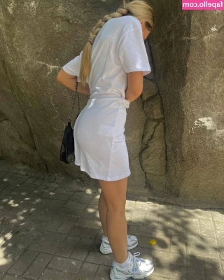 Mihalina Novakovskaya [ mihalina-novakovskaya ] - can’t sleep because i‘m so horny and just wanted to put on the