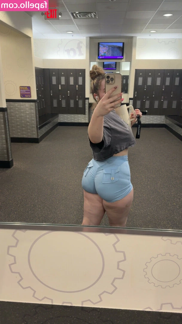 Dulyiis - Dare me to lick them? 😋💕