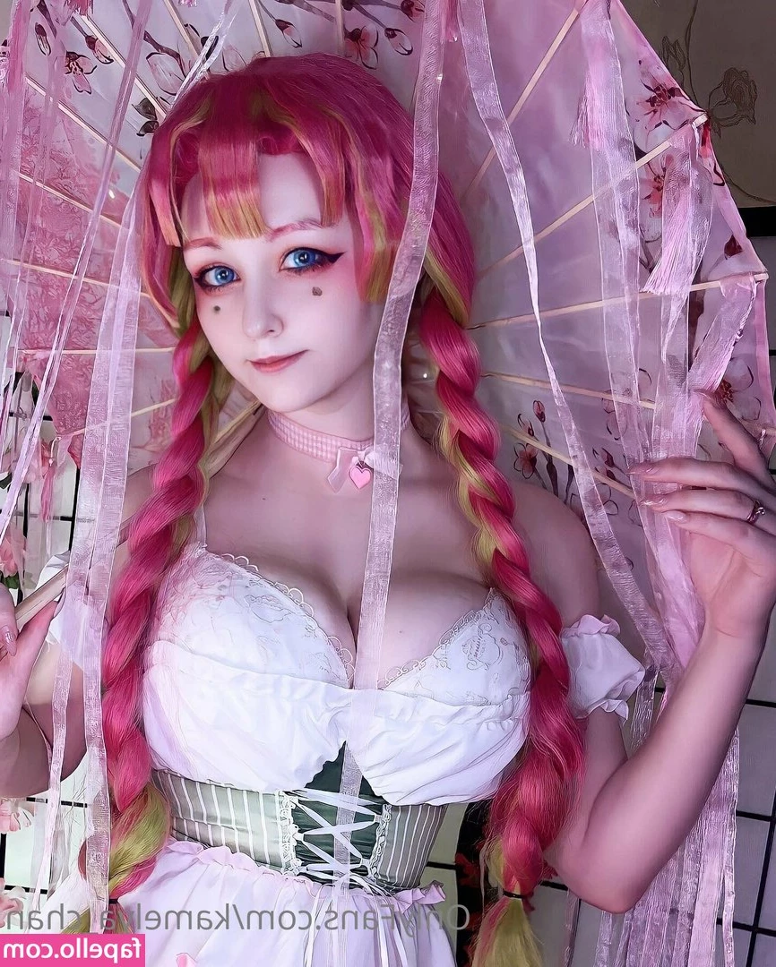 Kamelya_chan [ kamelya-chan ] - I need a bigger mirror … for mirror things 😉