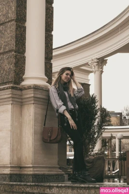 Sasha Dias [ sasha-dias ] - Waiting for you to keep me cozy.
