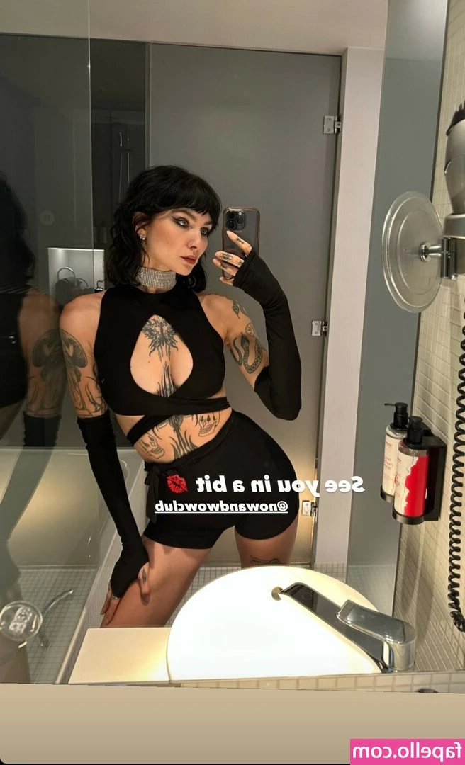 Nikolina - Little jiggle for you guys. Who thinks I should post more twerk