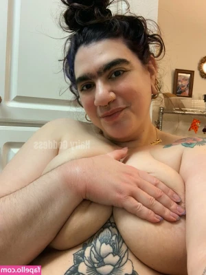 hairygoddess - Do you like red on me?