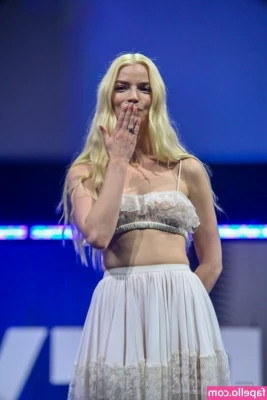 Anya Taylor-Joy [ anya-taylor-joy ] - Pretty Lil Bishhh From The SouthSide