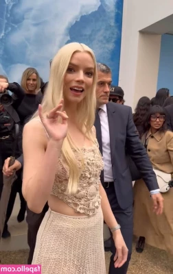 Anya Taylor-Joy [ anya-taylor-joy ] - 🤤 Don't drool on yourself 😛