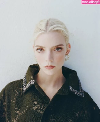 Anya Taylor-Joy [ anya-taylor-joy ] - I couldn t keep my hand or legs still while I was rubbing my clit