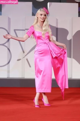 Anya Taylor-Joy [ anya-taylor-joy ] - How many times a day do you check my page