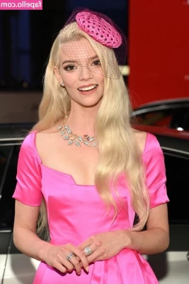 Anya Taylor-Joy [ anya-taylor-joy ] - Good morning Daddy Happy Sinner Sunday