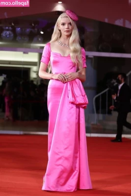 Anya Taylor-Joy [ anya-taylor-joy ] - Let me be anything you want   My car broke down and now I have 1 700