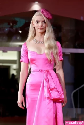 Anya Taylor-Joy [ anya-taylor-joy ] - Jinx smacking her pretty pussy part 1