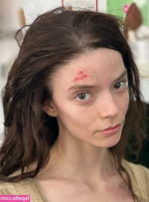Anya Taylor-Joy [ anya-taylor-joy ] - Feeling soft and squishy today