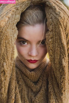Anya Taylor-Joy [ anya-taylor-joy ] - If I send these clips to your phone wryd? 🤭
