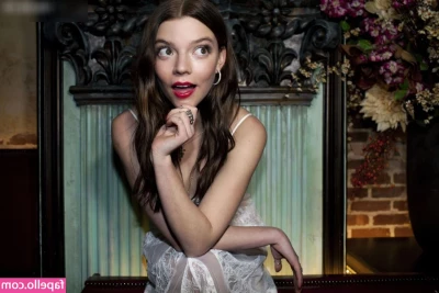 Anya Taylor-Joy [ anya-taylor-joy ] - A bit of sparkle for the toes