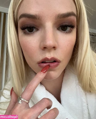 Anya Taylor-Joy [ anya-taylor-joy ] - Reaching over unknowingly reveals myself in front of everyone you get