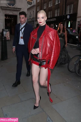 Anya Taylor-Joy [ anya-taylor-joy ] - I am divine