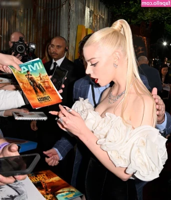Anya Taylor-Joy [ anya-taylor-joy ] - ( ˘ ³˘) ♡  Am sure glad I shot a few pics before biopsy, because