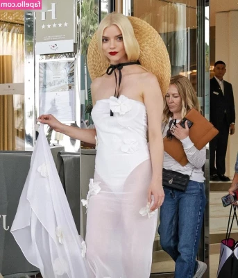 Anya Taylor-Joy [ anya-taylor-joy ] - Got some lil tan lines developing on this pale body