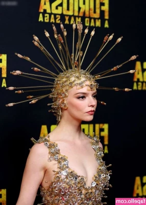 Anya Taylor-Joy [ anya-taylor-joy ] - What can I say I really enjoy showers part 1