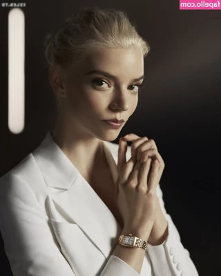 Anya Taylor-Joy [ anya-taylor-joy ] - Ready to greet the new year? 😜✨💙🩶