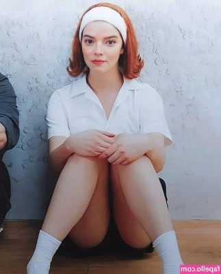 Anya Taylor-Joy [ anya-taylor-joy ] - Love This On Me  Do you