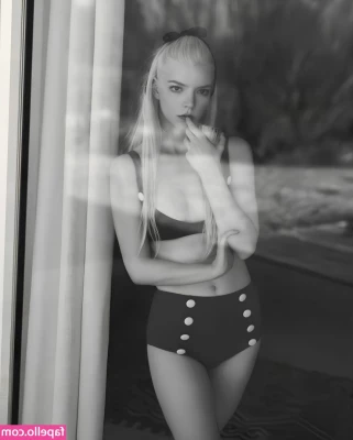 Anya Taylor-Joy [ anya-taylor-joy ] - How about a better view of the bottoms?
