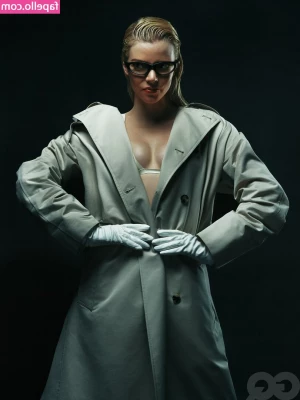 Anya Taylor-Joy [ anya-taylor-joy ] - Flashing my tiddies on the elevator