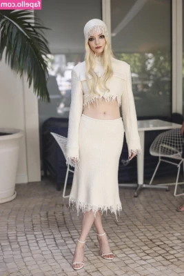 Anya Taylor-Joy [ anya-taylor-joy ] - Ooops I dropped something