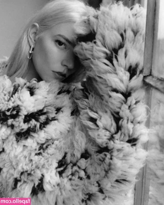 Anya Taylor-Joy [ anya-taylor-joy ] - My pussy needs a pounding