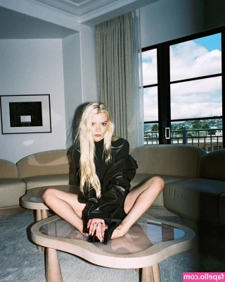 Anya Taylor-Joy [ anya-taylor-joy ] - Cum and say hi to me NOW