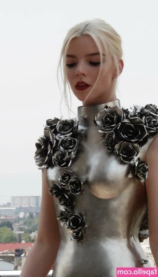 Anya Taylor-Joy [ anya-taylor-joy ] - I m gonna film some content later today  Any ideas