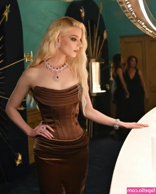 Anya Taylor-Joy [ anya-taylor-joy ] - I had to take apart my sex machine  Not a issue the dildo works just