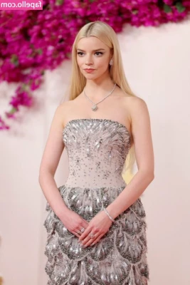 Anya Taylor-Joy [ anya-taylor-joy ] - Guys… the time is coming! Are u ready to discover the car that will