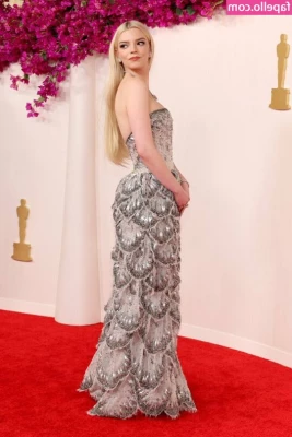 Anya Taylor-Joy [ anya-taylor-joy ] - I love humiliating photos and videos. What do you want to see to
