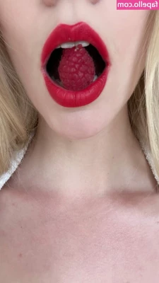 Anya Taylor-Joy [ anya-taylor-joy ] - Happy Sunday everyone  Ok so here is my latest lingerie piece  I m