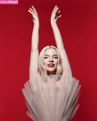 Anya Taylor-Joy [ anya-taylor-joy ] - Stream started at 12/03/2020 09:18 pm