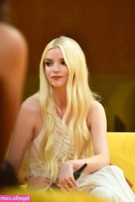 Anya Taylor-Joy [ anya-taylor-joy ] - Goodnight baby😘