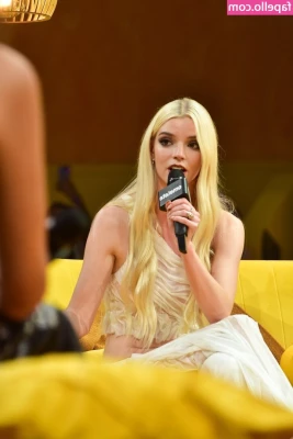 Anya Taylor-Joy [ anya-taylor-joy ] - boobs part 1
