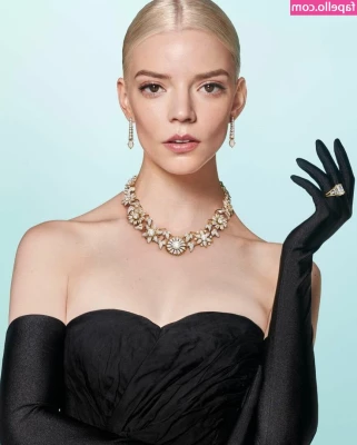 Anya Taylor-Joy [ anya-taylor-joy ] - This set is still Groovy