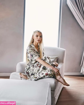 Anya Taylor-Joy [ anya-taylor-joy ] - want to make me happy? buy a custom xoxo
