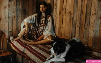 Anya Taylor-Joy [ anya-taylor-joy ] - Lend me a hand?😜👋🏻
