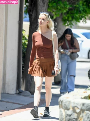 Anya Taylor-Joy [ anya-taylor-joy ] - When he puts that little throw pillow under my Ass  So he can get