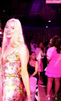 Anya Taylor-Joy [ anya-taylor-joy ] - Don't be blue I have a new cumshow I'll be dming soon starting this